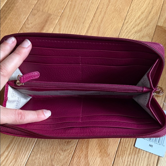 Michael Kors Fuchsia Leather Wallet with Gold Logo - Picture 2 of 3